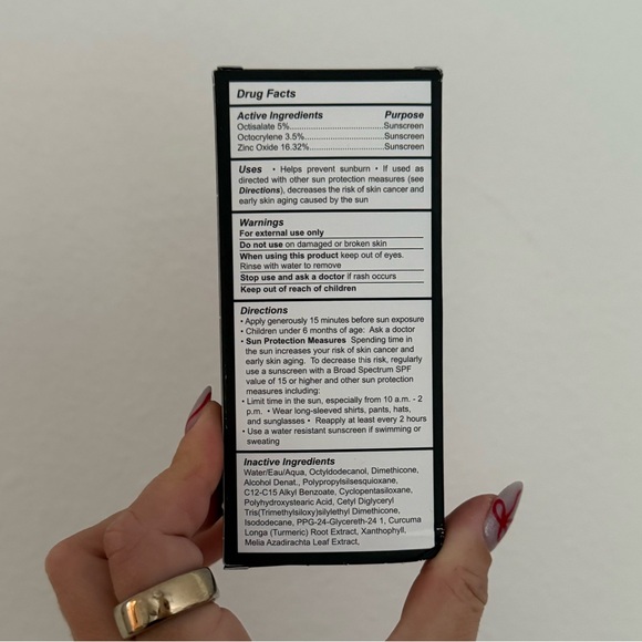 Sunday Riley Light Hearted Broad Spectrum Sunscreen - Picture 3 of 6